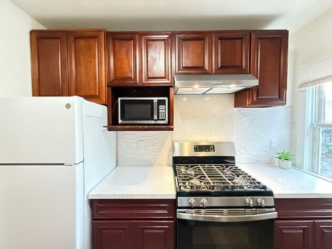 Building Photo - 2648 Unit 2646- B