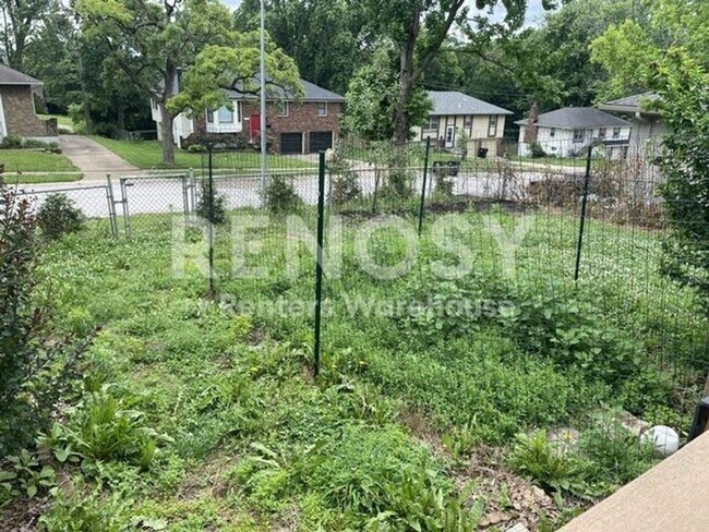 Building Photo - Corner lot close to shopping, easy highway access to 70 & 470 hwys Rent $2,000.00 | Required Fees...