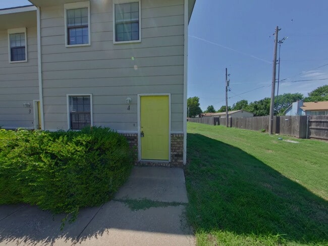 Building Photo - 3227 S Illinois St
