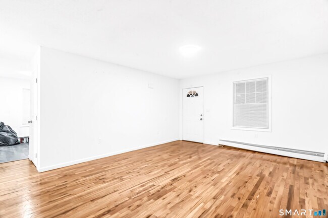 Photo - 272 Capen St