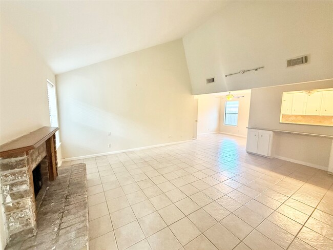 Photo - 8915 Emnora Ln