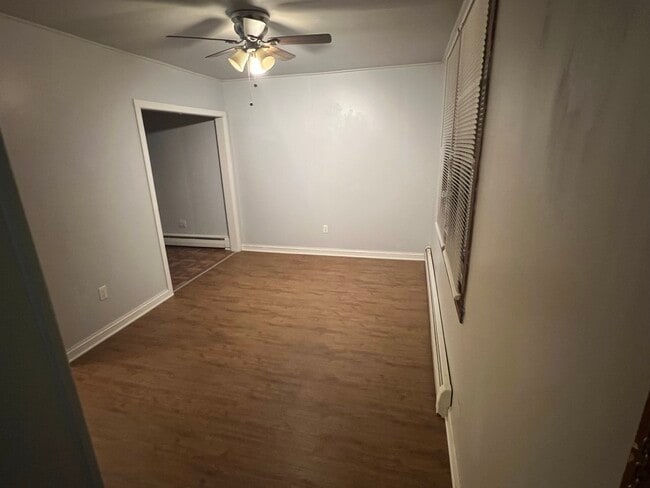 Livingroom - 28 Degraw Ave Unit 28