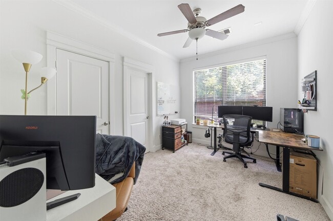Photo - 214 W 28th St