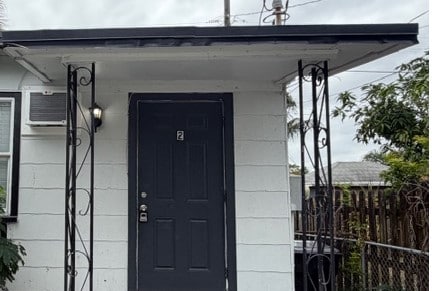 Building Photo - 909 N F St Unit 2