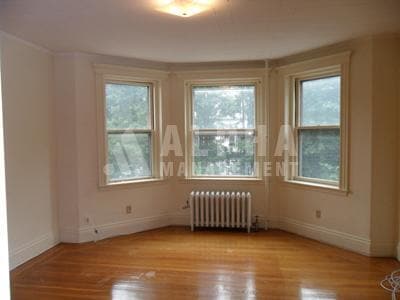 Building Photo - 18 Euston St Unit 6