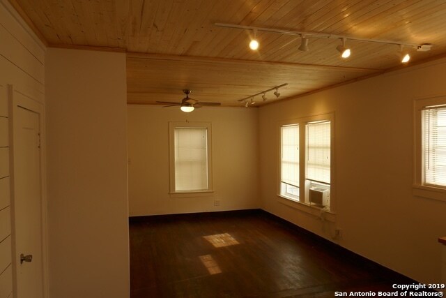 Photo - 2/1 open concept great location central SA Unidad 4