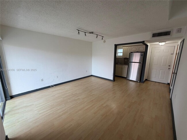 Building Photo - 399 NW 72nd Ave Unit 315