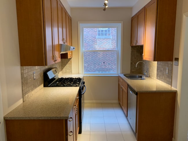 Photo - 2048 W Farragut Ave Unit 2
