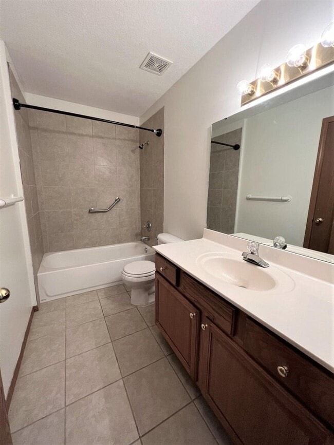 Photo - 125 W Wade St