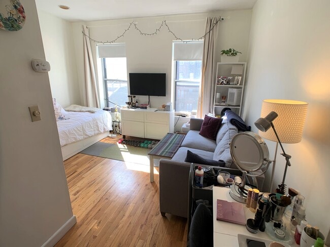 Photo - 21 Follen St Unidad 2R