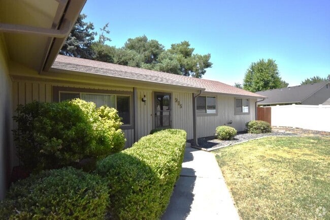 Building Photo - 215 E Mango Dr Rental