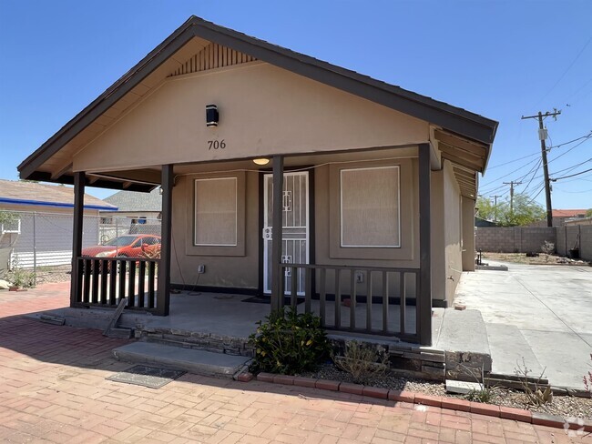 Building Photo - 706 N Arbor Ave Rental