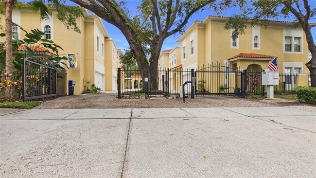 Building Photo - 505 S Tampania Ave