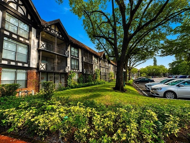 3730 Inverrary Dr Unit 3B