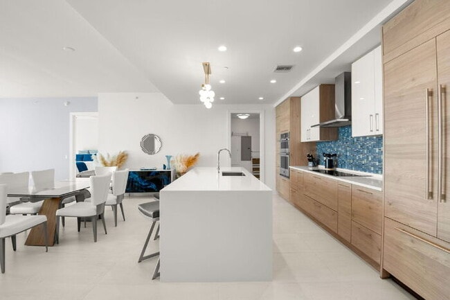 Building Photo - LUXURY Fully Furnished Condo in Saltaire For Rent! Unit 2402