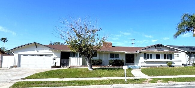 Building Photo - Spacious 3 Bedroom, 2.5 Baths Home for Lease in Rialto with Attached Garage