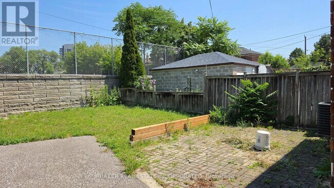 Photo - 739 Vaughan Rd
