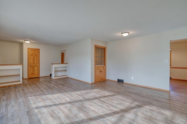 Photo - 4465 N 144th St