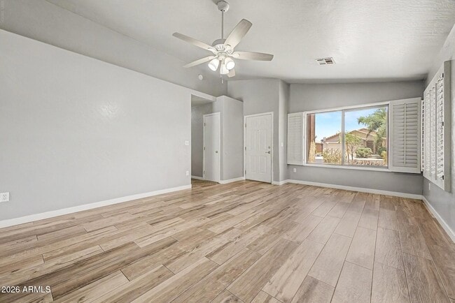 Photo - 905 E Potter Dr