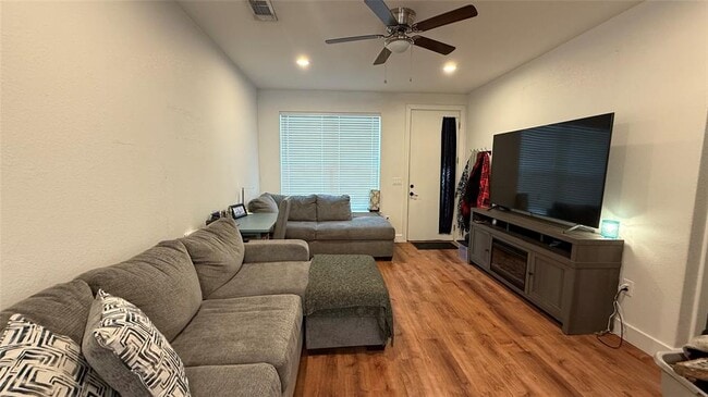 Photo - 2415 Ridgeview Dr