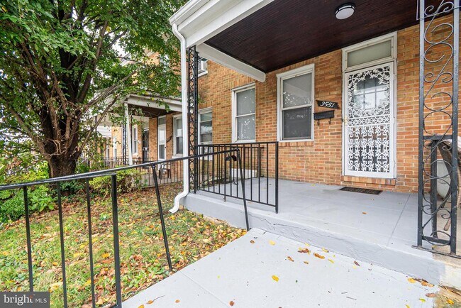 Building Photo - 3551 Elmley Ave Rental