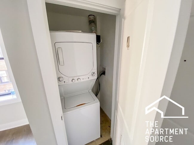 Photo - 2624 N Rockwell St Unit 2