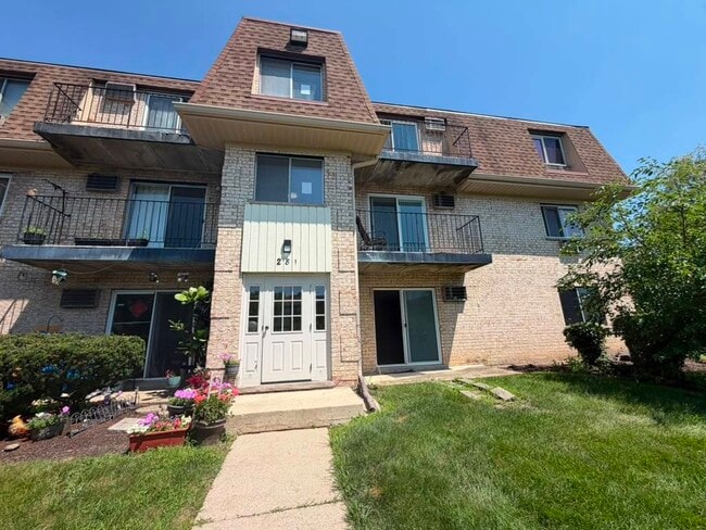 Building Photo - 281 Shorewood Dr Unit 21GA
