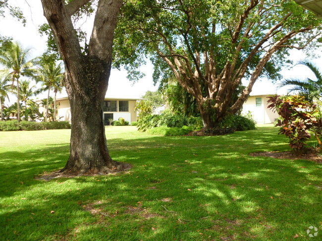 Building Photo - 7 SE Turtle Creek Dr Unit F Rental