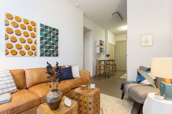 Azul Lakeshore apartments — community photo