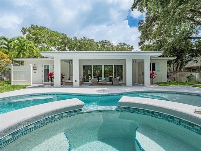 Building Photo - 912 Jasmine Ln