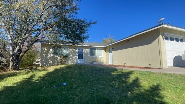 Building Photo - Beautiful 3 Bed 1 Bath in Bonanza