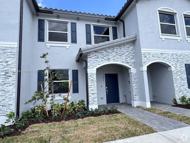 Building Photo - 1182 Palm Dr Rental