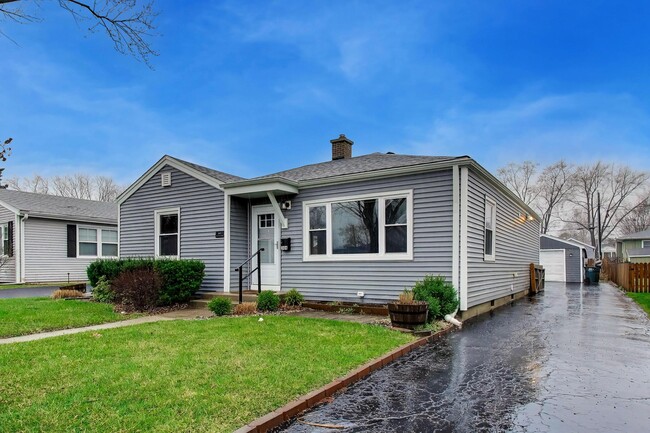 Building Photo - 306 N Schubert St