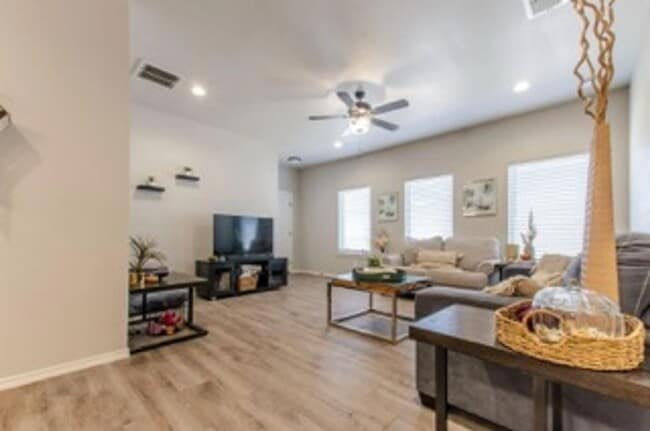 Photo - 4 Bedroom 2 Bath Unit, Frenship ISD!