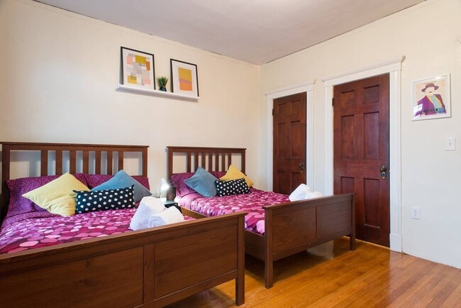 Photo - 1253 Beacon St