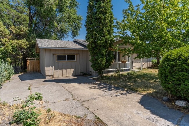 Photo - 2640 NE Harvey Ln