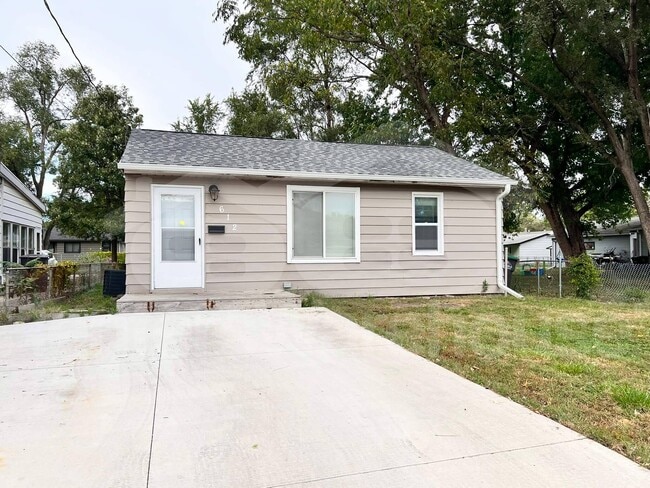 Building Photo - 612 E Edison Ave Rental