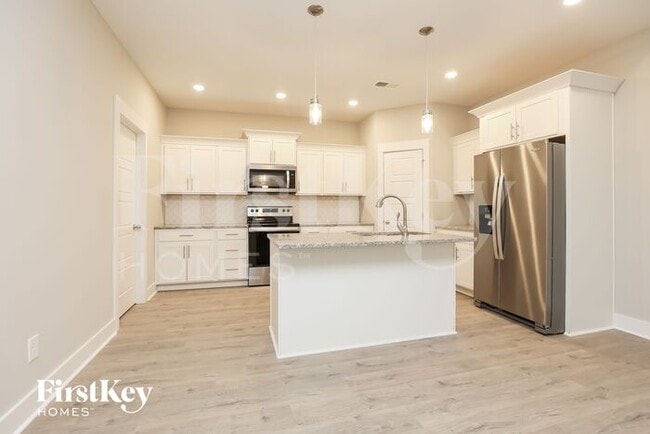 Photo - 1425 Kingbird Dr