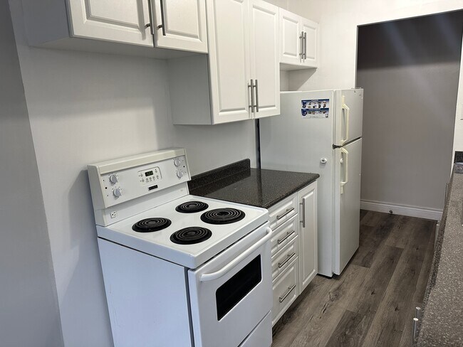 Photo - Spotless 2-Bedroom Aparment  for Rent in Oshawa Unité Apt. 101