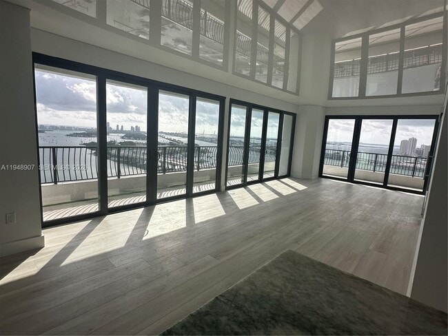 Building Photo - 555 NE 15th St Unit TS-A