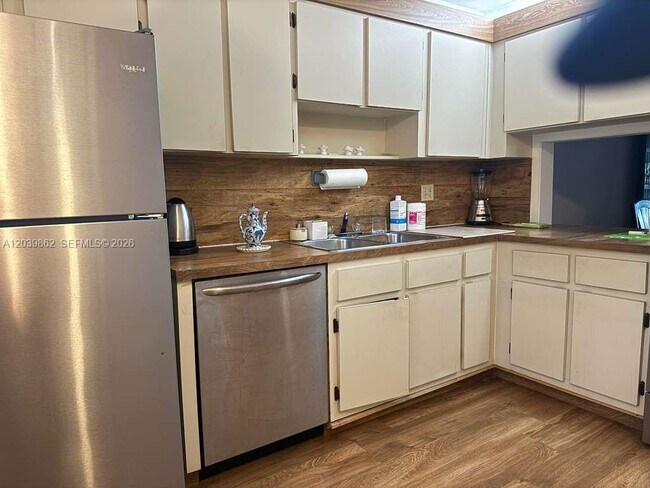 Photo - 2 Briarwood Cir Unit 212