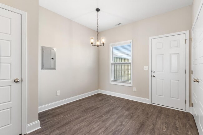 Photo - 203 Copeland Rd