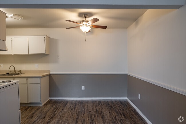 1BR, 1BA - 764SF - Dining Room