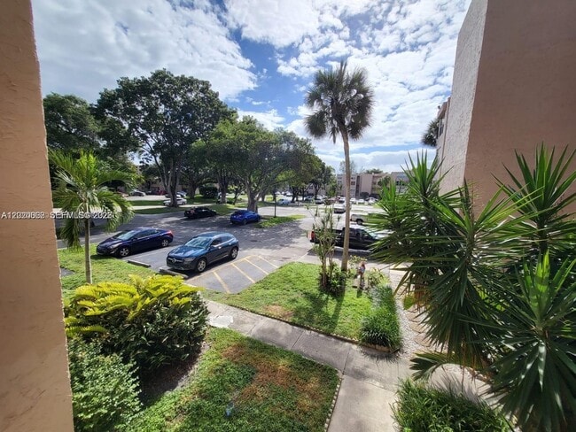 Photo - 9440 Live Oak Pl Unit 201