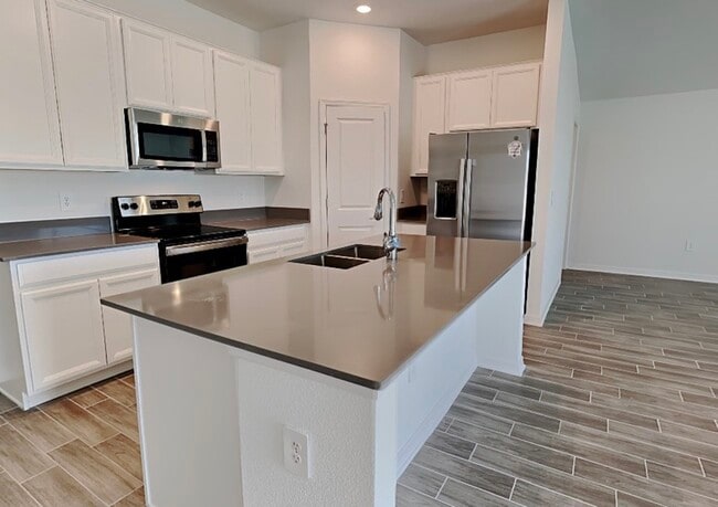 Photo - 755 Staffora St