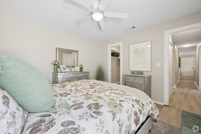 2BR, 1BA - 950SF - Primary Bedroom