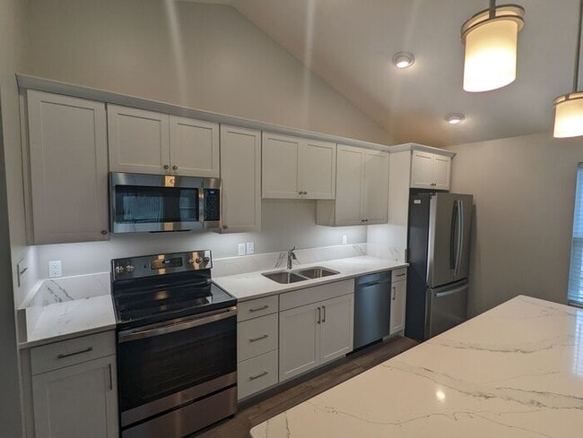 Photo - East Side Terre Haute - 4 Bedroom, 2 Baths, 2 Car Garage Home!