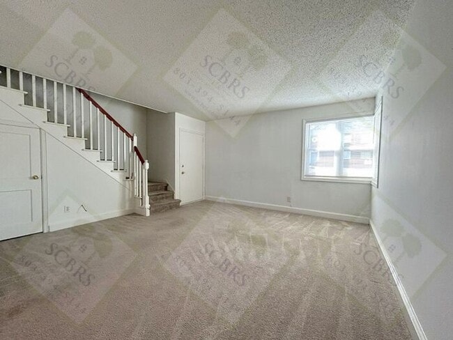 Photo - 256 Myron Cir