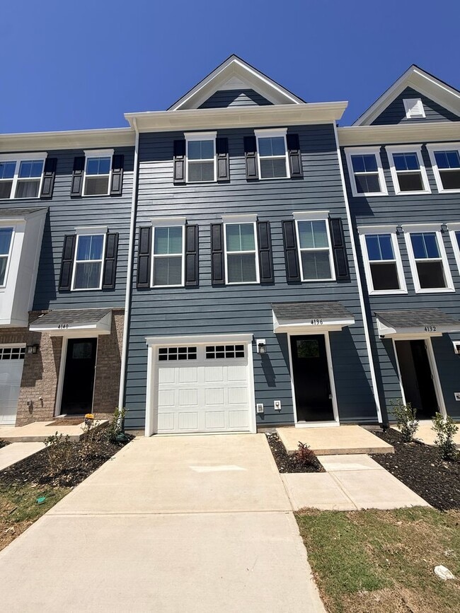 Building Photo - Brand New Townhome in the heart of Charotte
