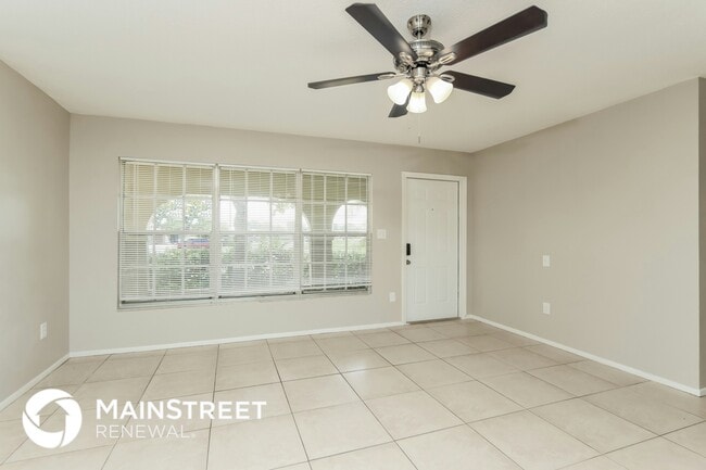 Photo - 839 Onyx Dr NE